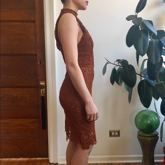 Cut out lace dress - Picture 3 of 5